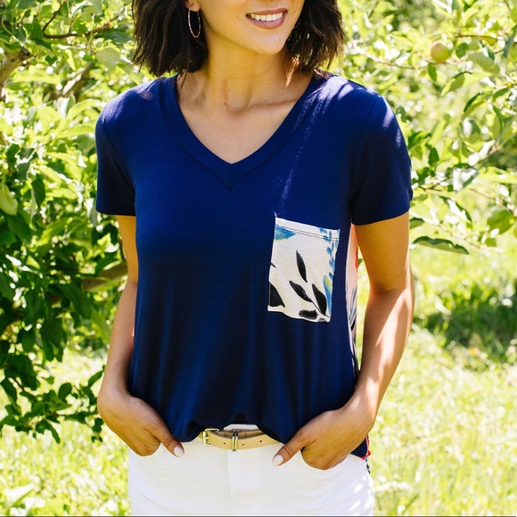 Pocket Full of Posies V-Neck Top - Picture 5 of 10